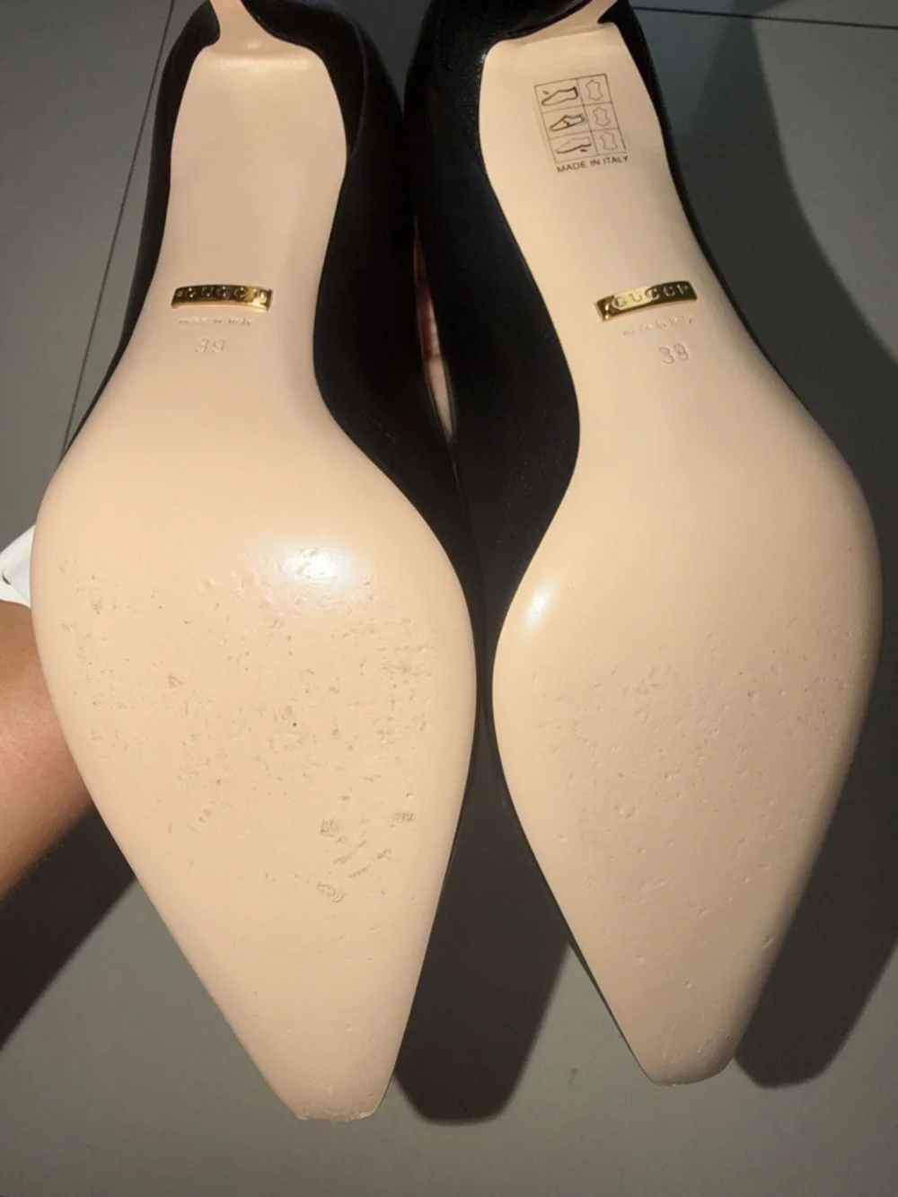 Gucci Black Leather Pointed Toe Pumps with Gold GG Hardware - Picture 7 of 13